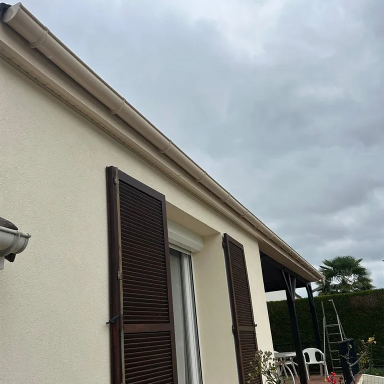 habillage dessous toît pvc avec gouttière viry-chatillon